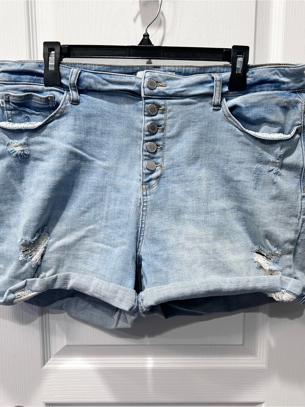 Judy Blue Women’s Light Wash 5 Button Front Denim Distressed Jean Shorts Size 3X